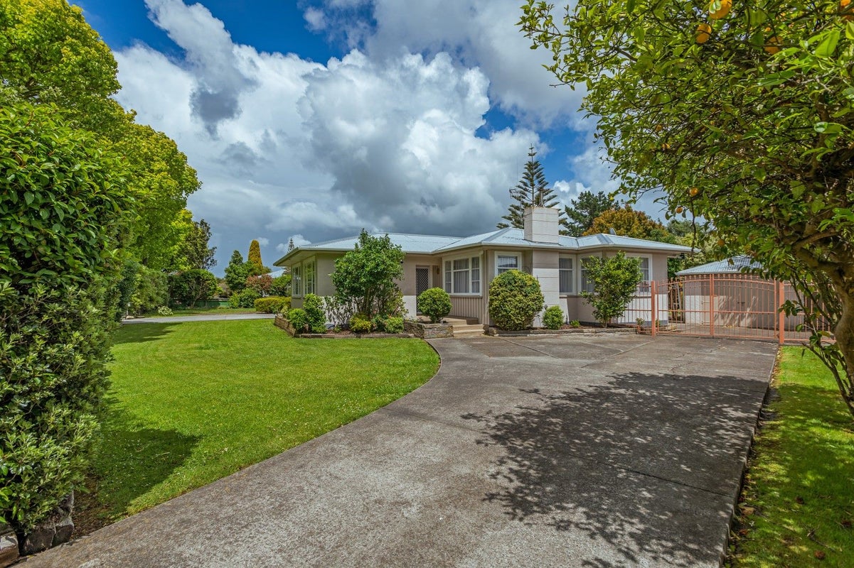 72 Birmingham Street, Takaro, Palmerston North - Carousel 1