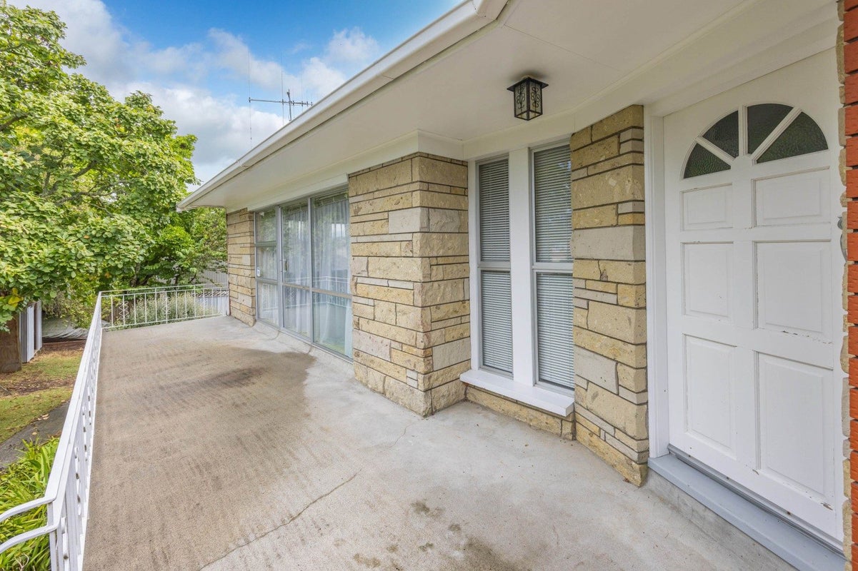 8 Pelorus Street, Glenview, Hamilton - Carousel 1
