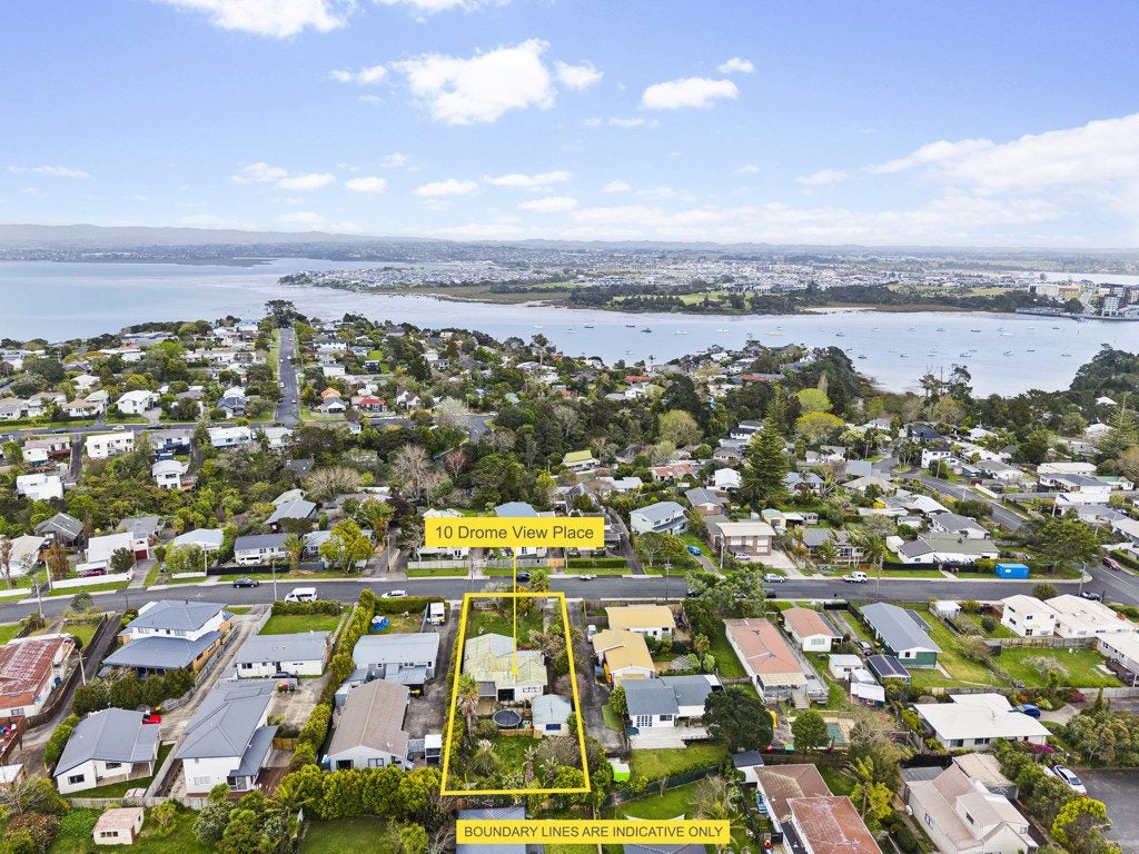 10 Drome View Place, Beach Haven, Auckland - Carousel 1