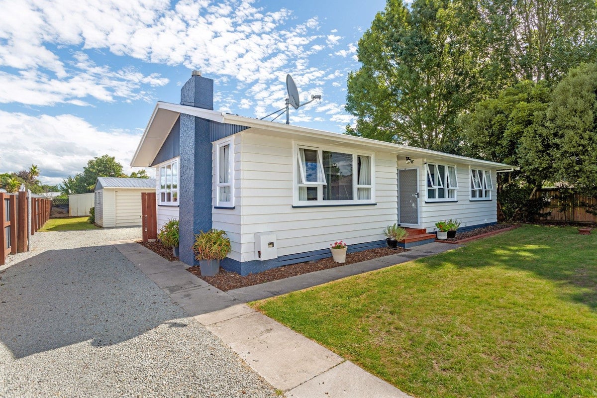 20 Leon Street, Riverdale, Gisborne - Carousel 1