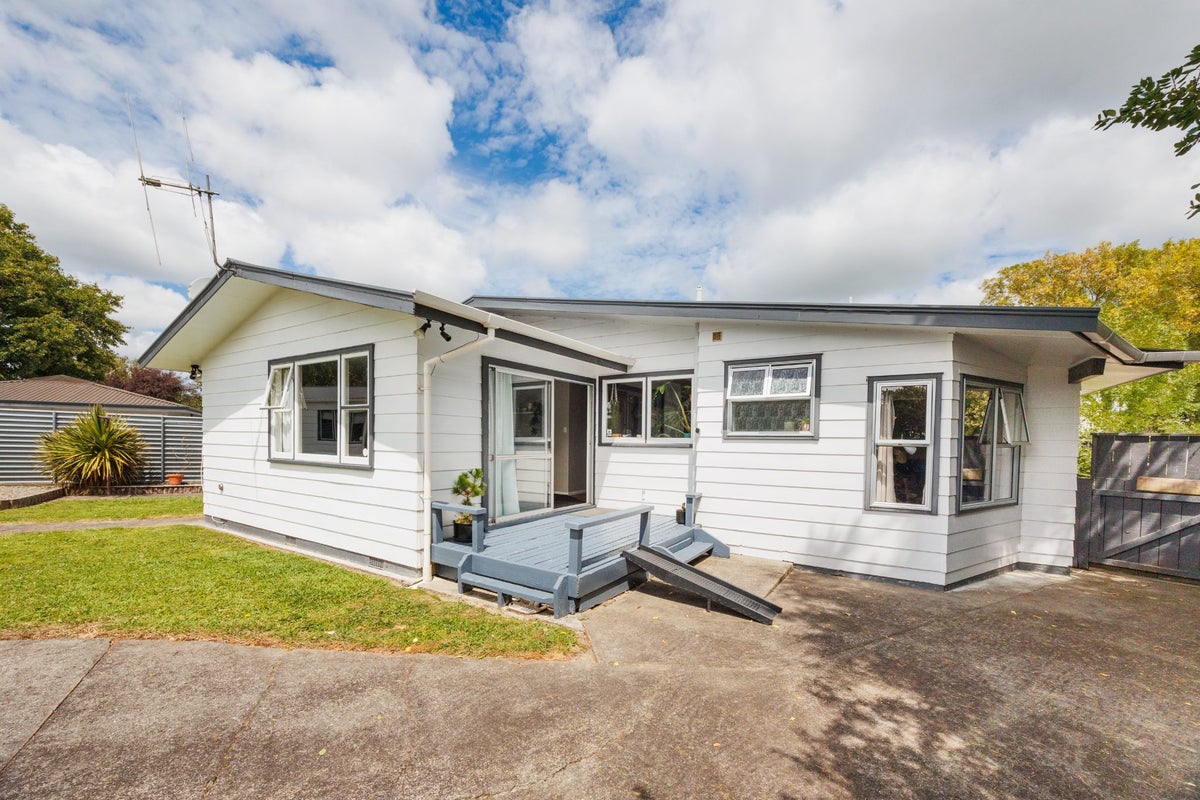 22 Saturn Crescent, Milson, Palmerston North - Carousel 1