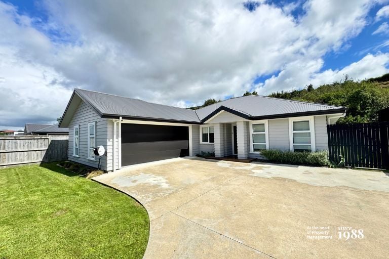 31 Freedom Drive, Kelvin Grove, Palmerston North - Carousel 1