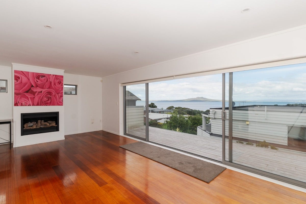 1 Seaview Road, Glenfield, Auckland - Carousel 1
