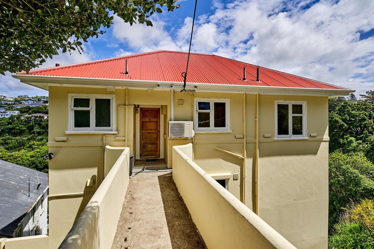 5/20 St Michaels Crescent, Kelburn, Wellington - Carousel 1