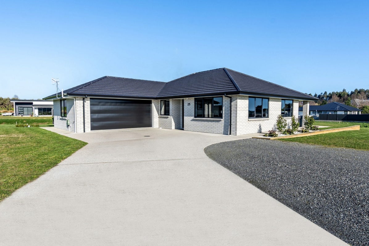 25 Glenda Place, Seaward Bush, Invercargill - Carousel 1