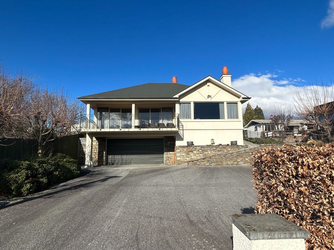 142 Warren Street, Wanaka - Carousel 1
