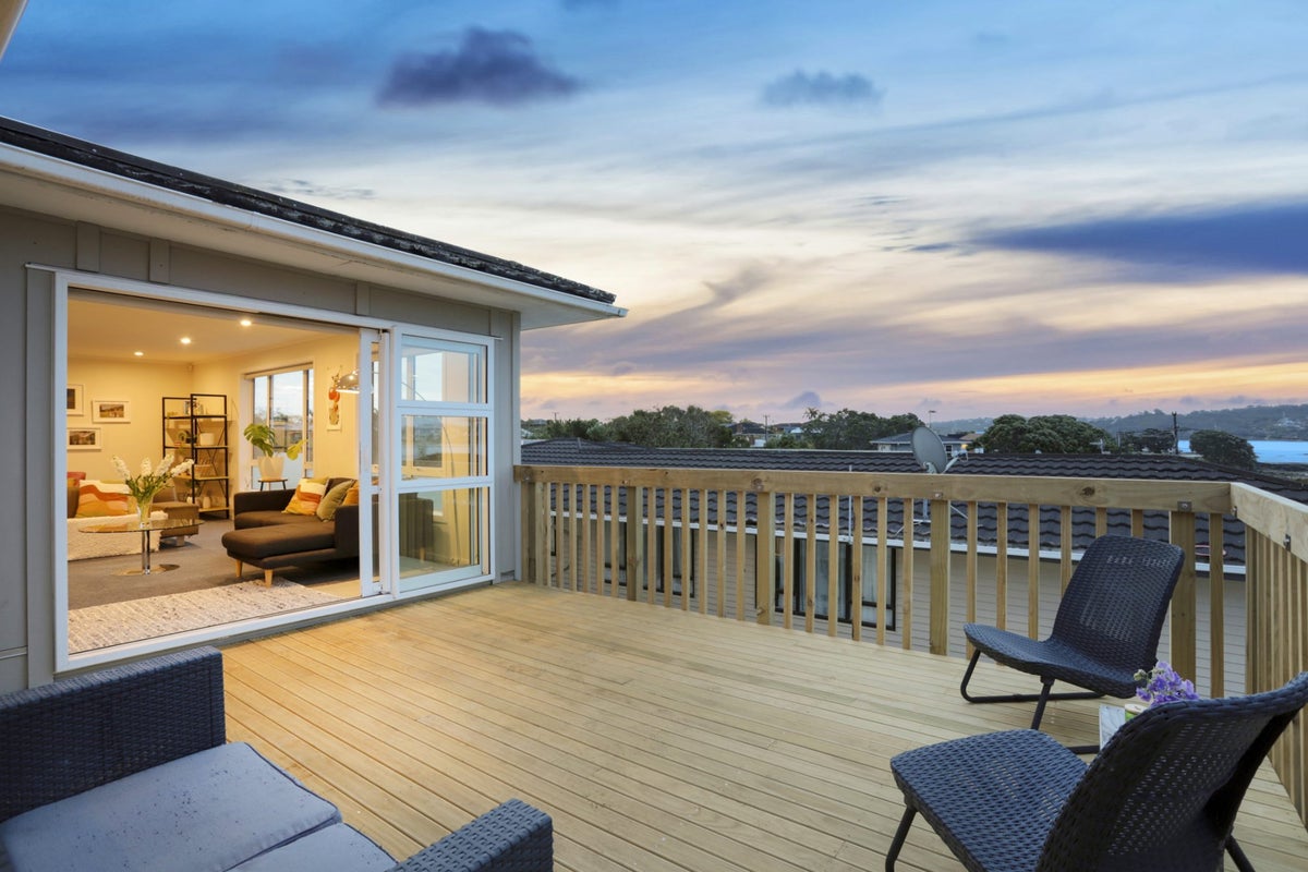 33A Boyd Avenue, Mangere Bridge, Auckland - Carousel 1