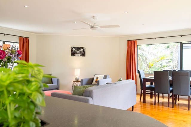 24A Korotaha Terrace, Rothesay Bay, Auckland - Carousel 1