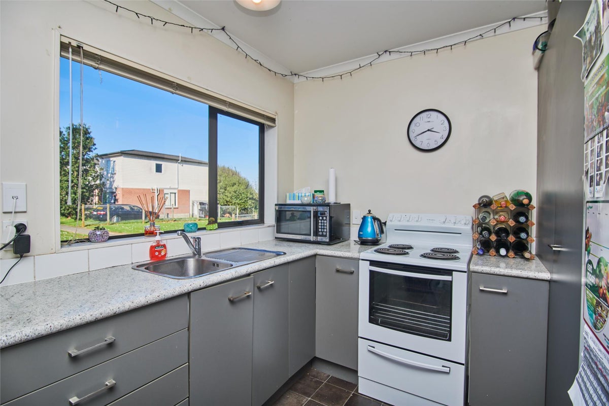 17 Battlen Place, Manurewa, Auckland - Carousel 1