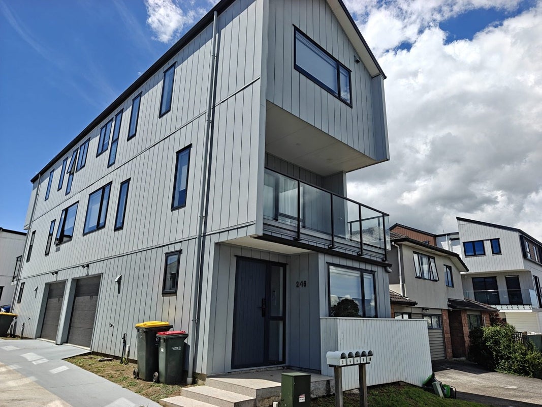 2/16 William Roberts Road, Pakuranga, Auckland - Carousel 1