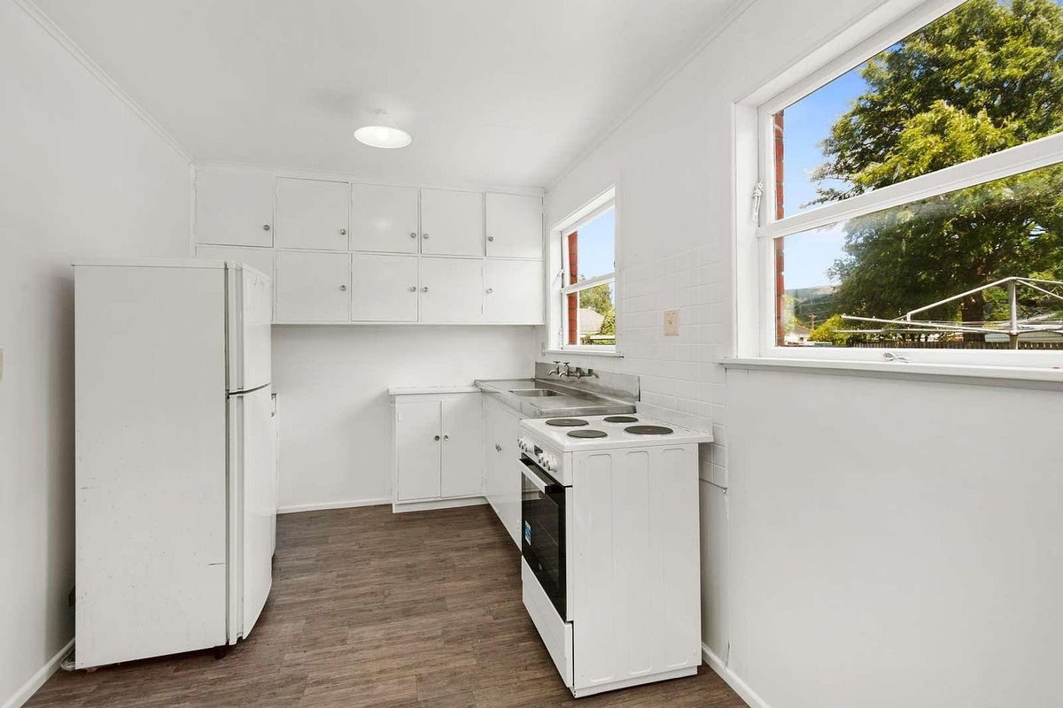 48B MERTON ST, TRENTHAM, UPPER HUTT - Carousel 11