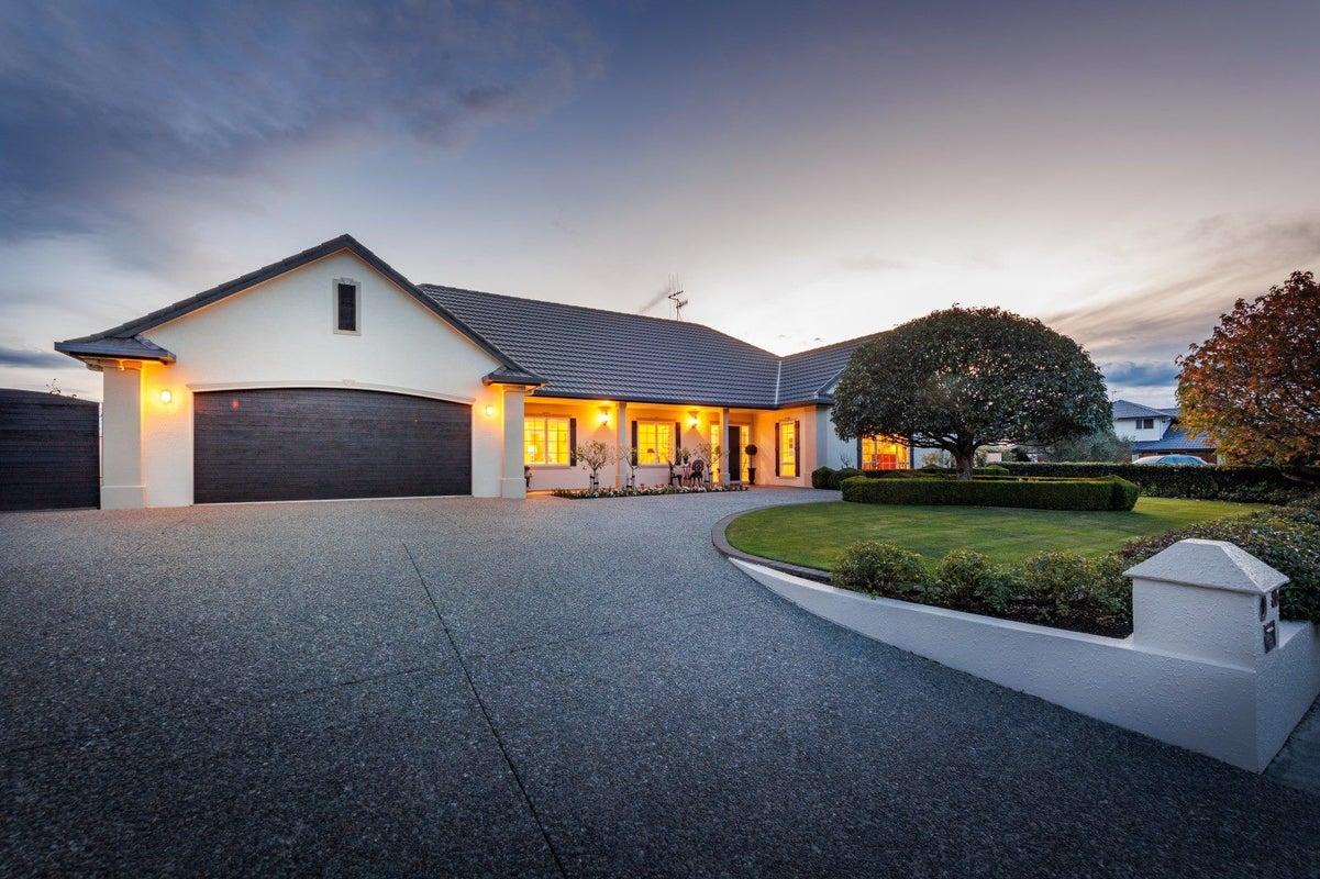 35 Cashmere Drive, Fitzherbert, Palmerston North - Carousel 1