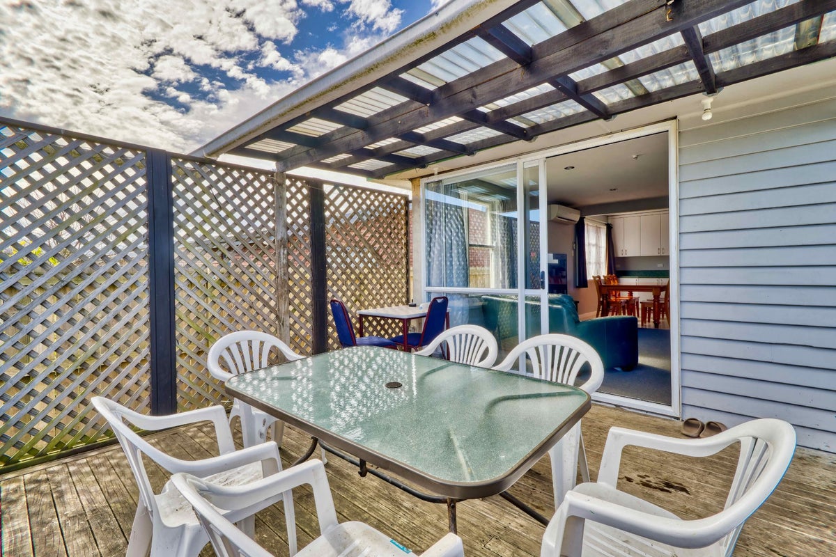 1005A Hood Street, Mayfair, Hastings - Carousel 1