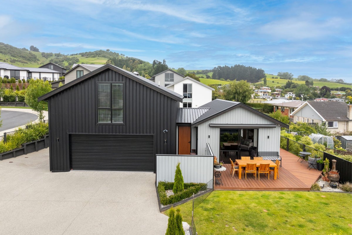 10 Trudi Place, Green Island, Dunedin - Carousel 2