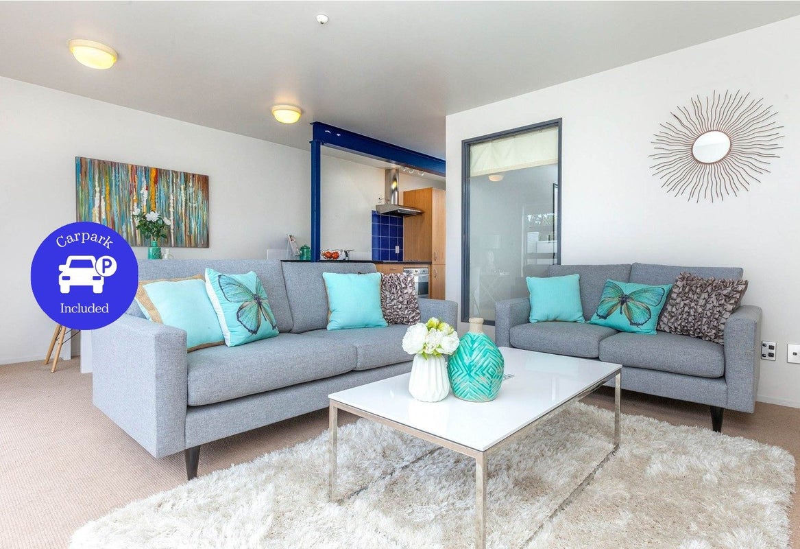 2/2 Atarangi Road, Greelane, Auckland - Carousel 1