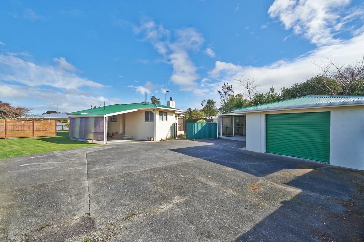 77 College Street, Awapuni, Palmerston North - Carousel 1