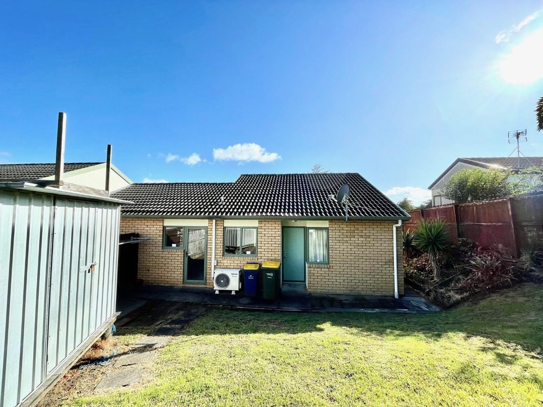 1/12 Blueridge Close, Sunnyvale, Auckland - Carousel 1