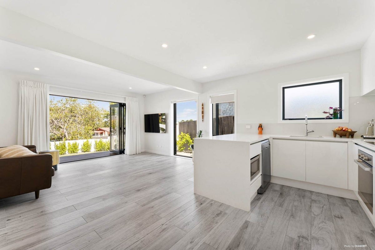 77 Chelsea View Drive, Chatswood, Auckland - Carousel 2