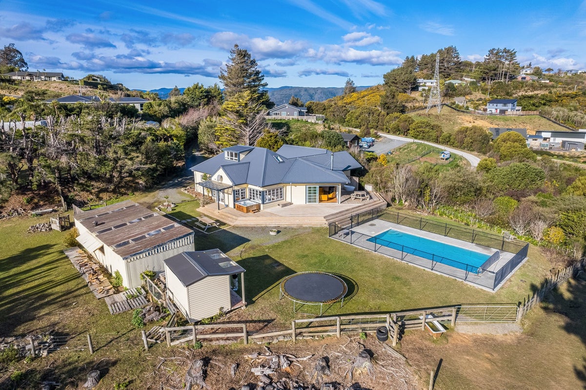 59 Kaitangata Crescent, Kelson, Lower Hutt - Carousel 1