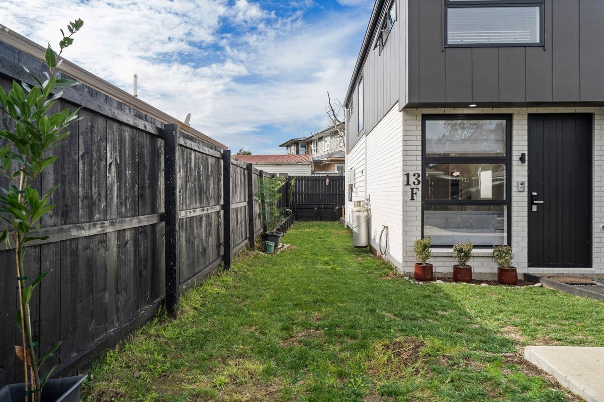13F Purata Place, Mangere Bridge, Auckland - Carousel 22