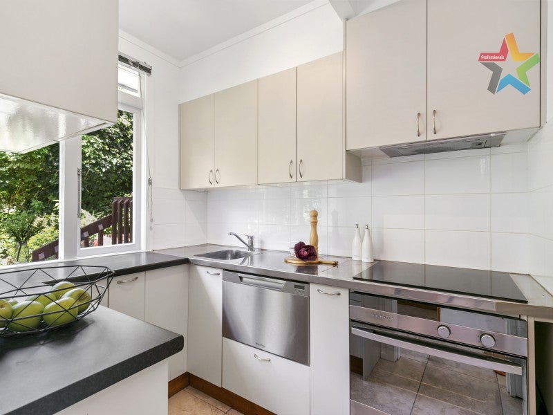 5/14 Rosehaugh Avenue, Karori, Wellington - Carousel 2