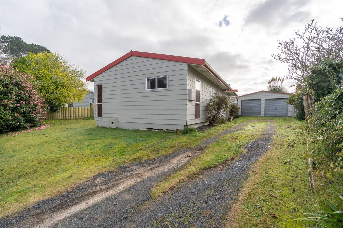 27 Riley Place, Fitzroy, Hamilton - Carousel 2
