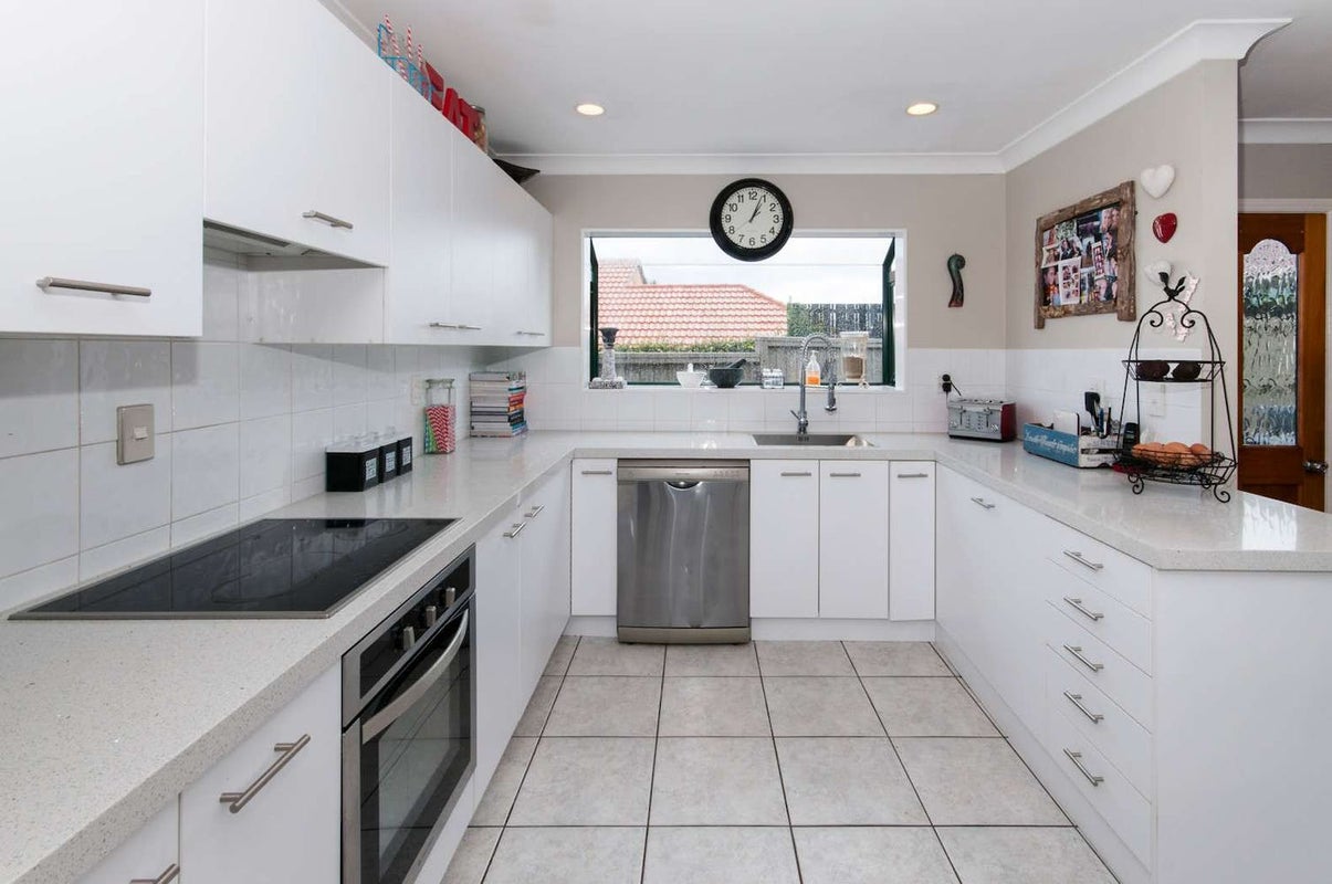 2/70 Drake STREET, Howick, Auckland - Carousel 2