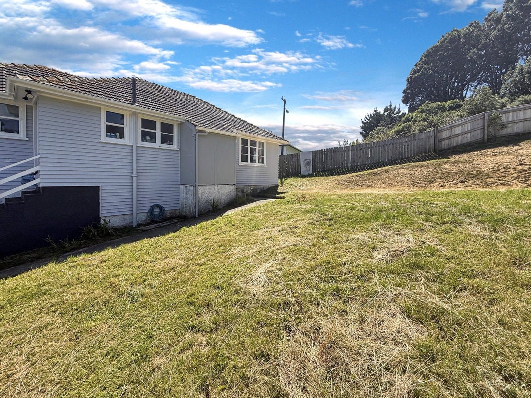13 Dorset Grove, Cannons Creek, Porirua - Carousel 12