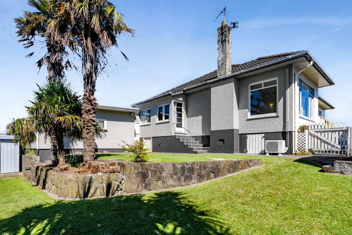 197 Coronation Avenue, Welbourn, New Plymouth - Carousel 1