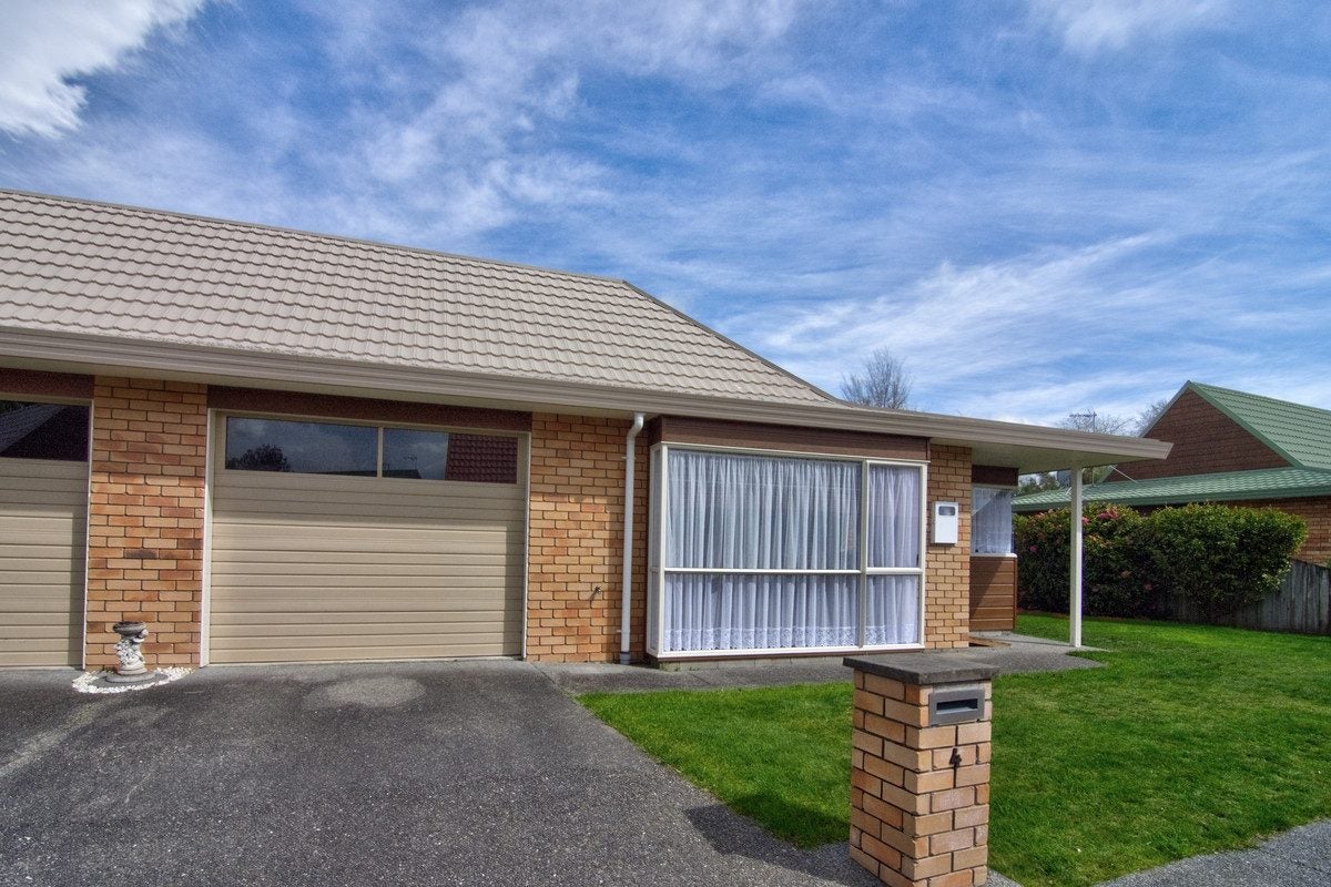 4/2 William Donald Drive, Solway, Masterton - Carousel 1