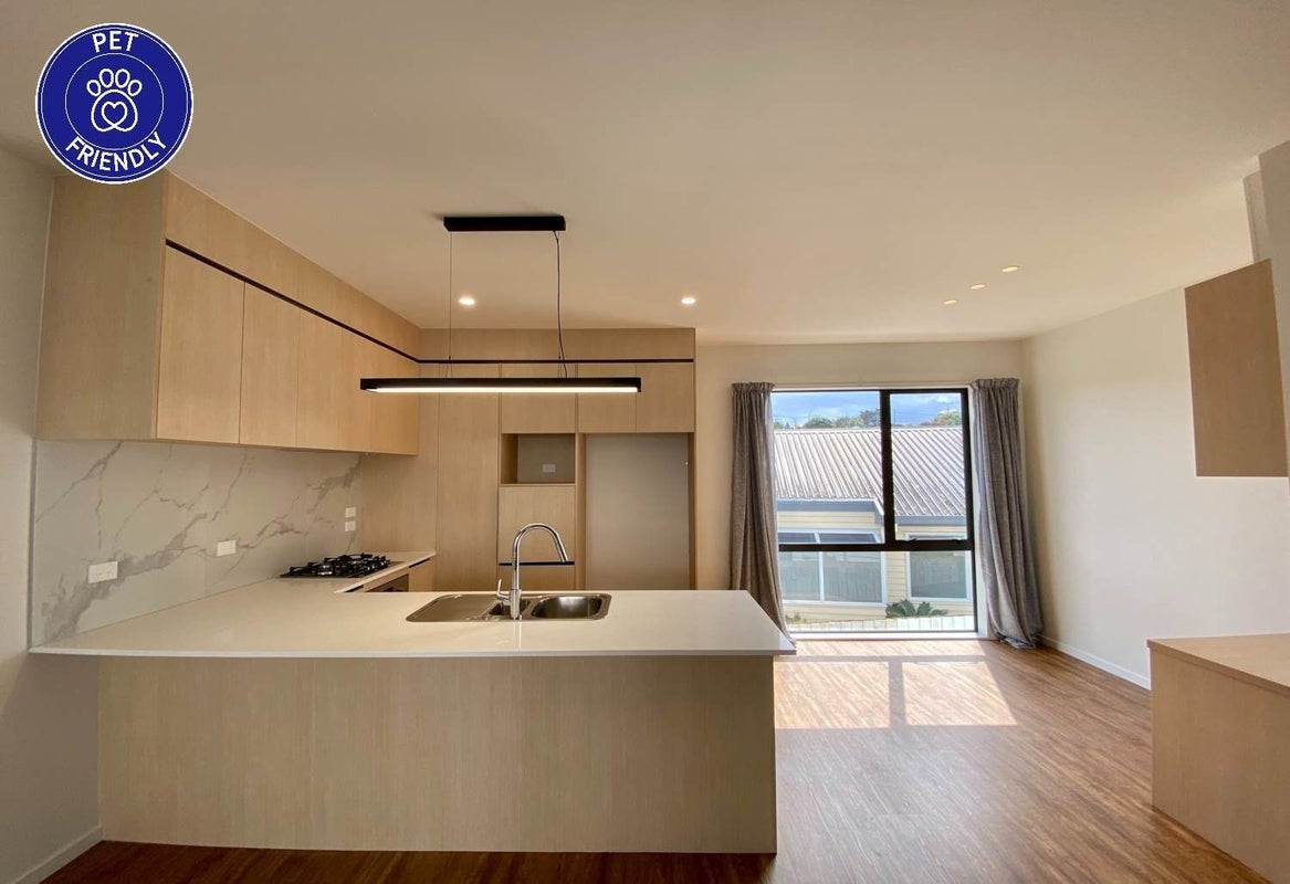 2/954 East Coast Road, Northcross, Auckland - Carousel 1
