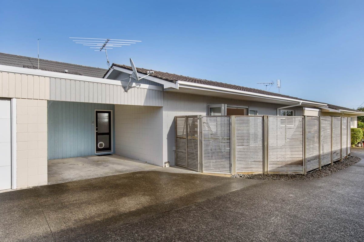 2/137 Shakespeare Road, Milford, Auckland - Carousel 1