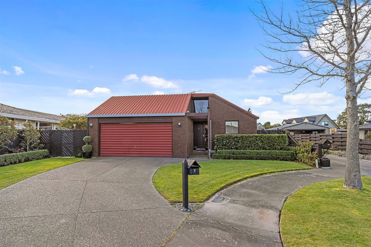 7 Goya Place, Bishopdale, Christchurch - Carousel 1