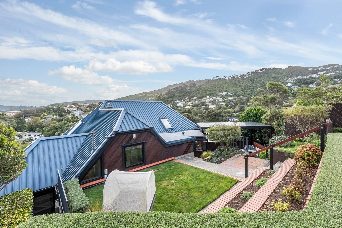 14 Madras Street, Khandallah, Wellington - Carousel 28