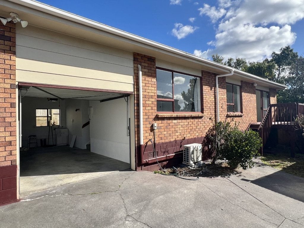 2/89 Hillsborough Road, Mount Roskill, Auckland - Carousel 1