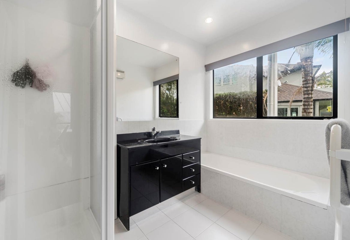 25A Allen Johnston Place, Saint Johns, Auckland - Carousel 9