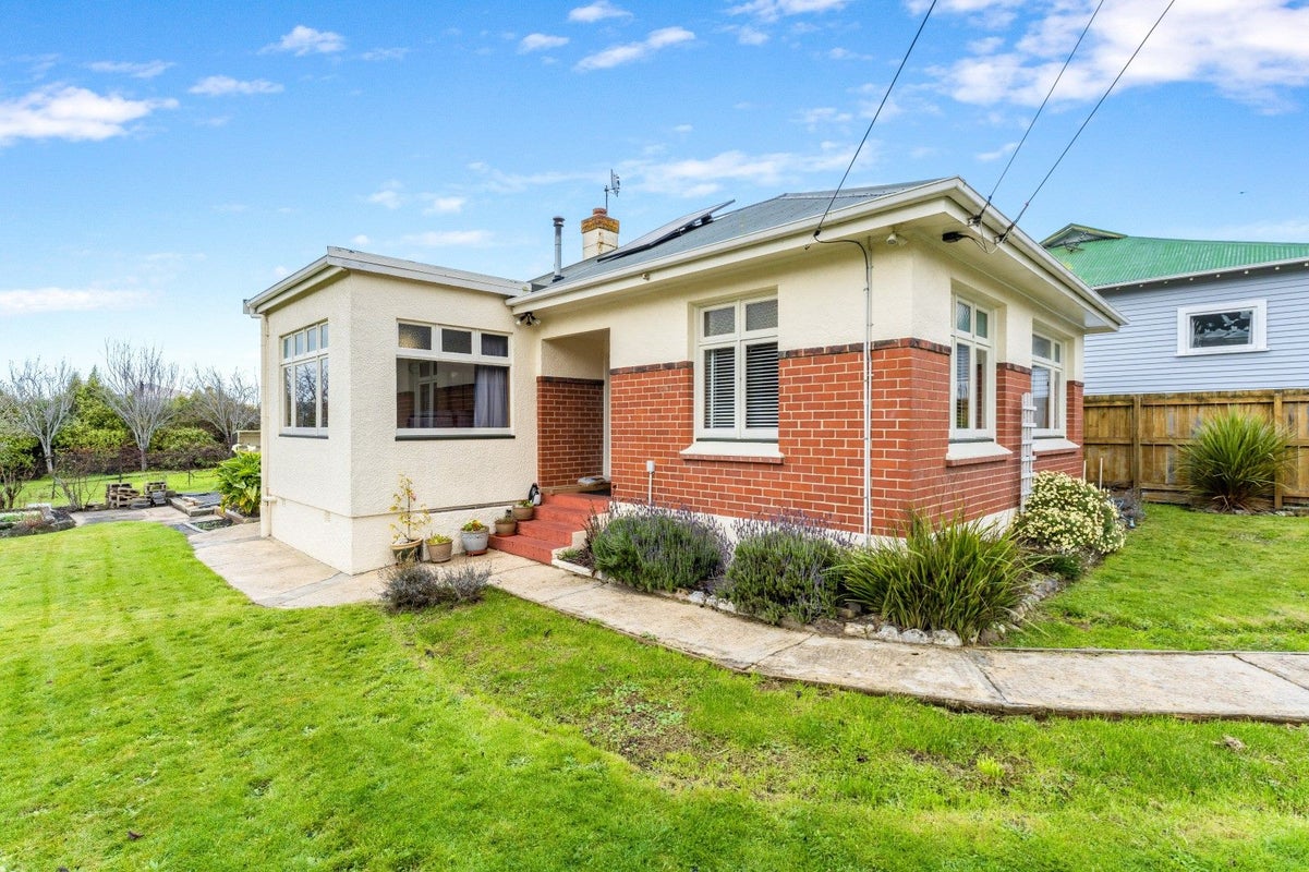 53 Stevenson Avenue, Sawyers Bay, Port Chalmers - Carousel 1