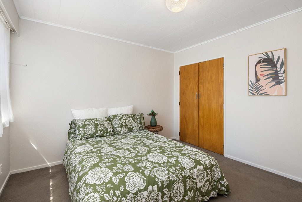 14 Kahikatea Grove, Paparangi, Wellington - Carousel 2