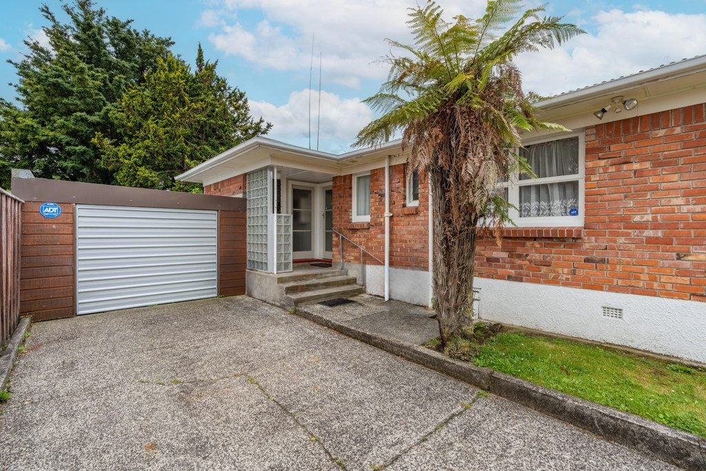 145 Galloway Street, Hamilton East, Hamilton - Carousel 18