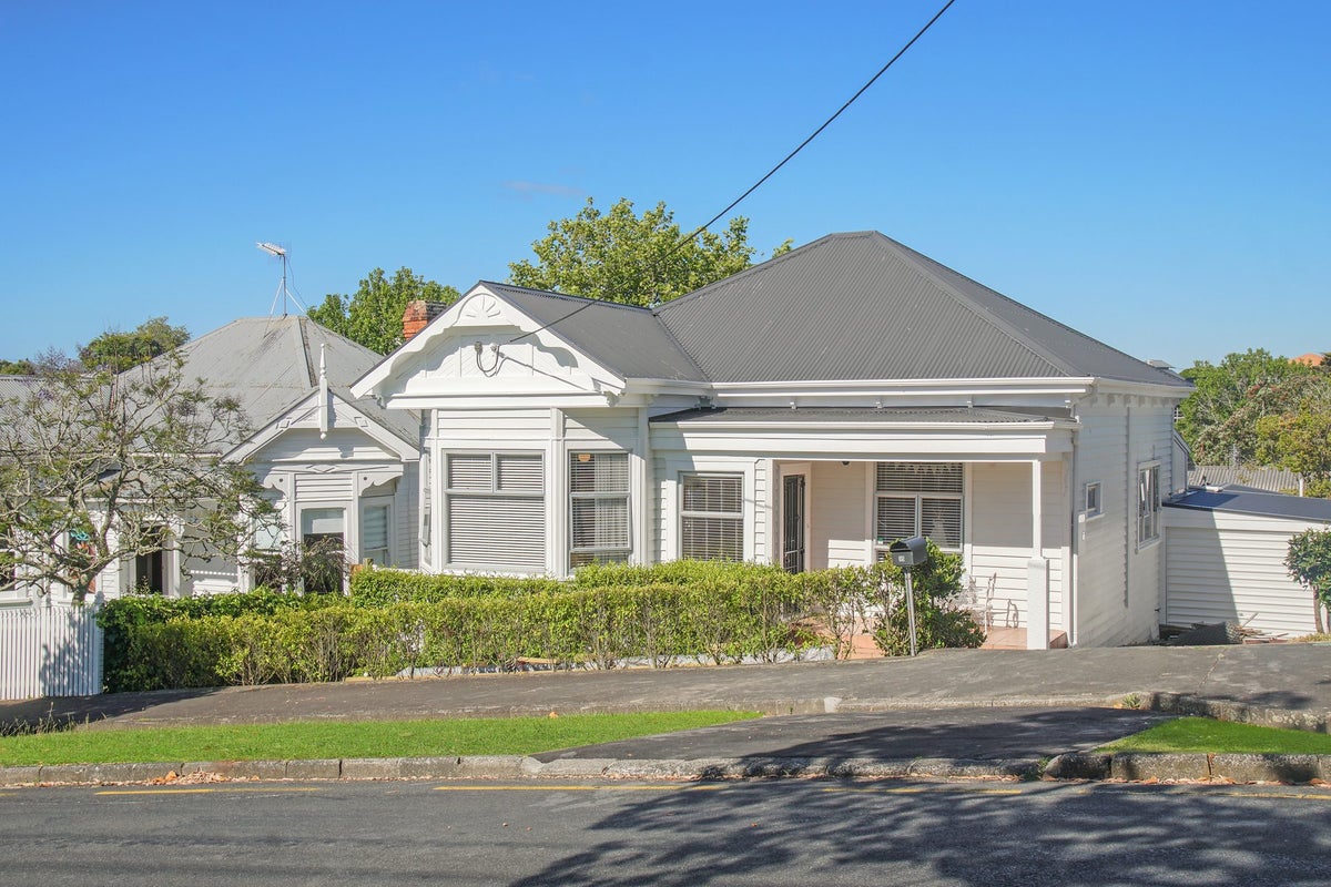 35 Richmond Avenue, Northcote Point, Auckland - Carousel 1