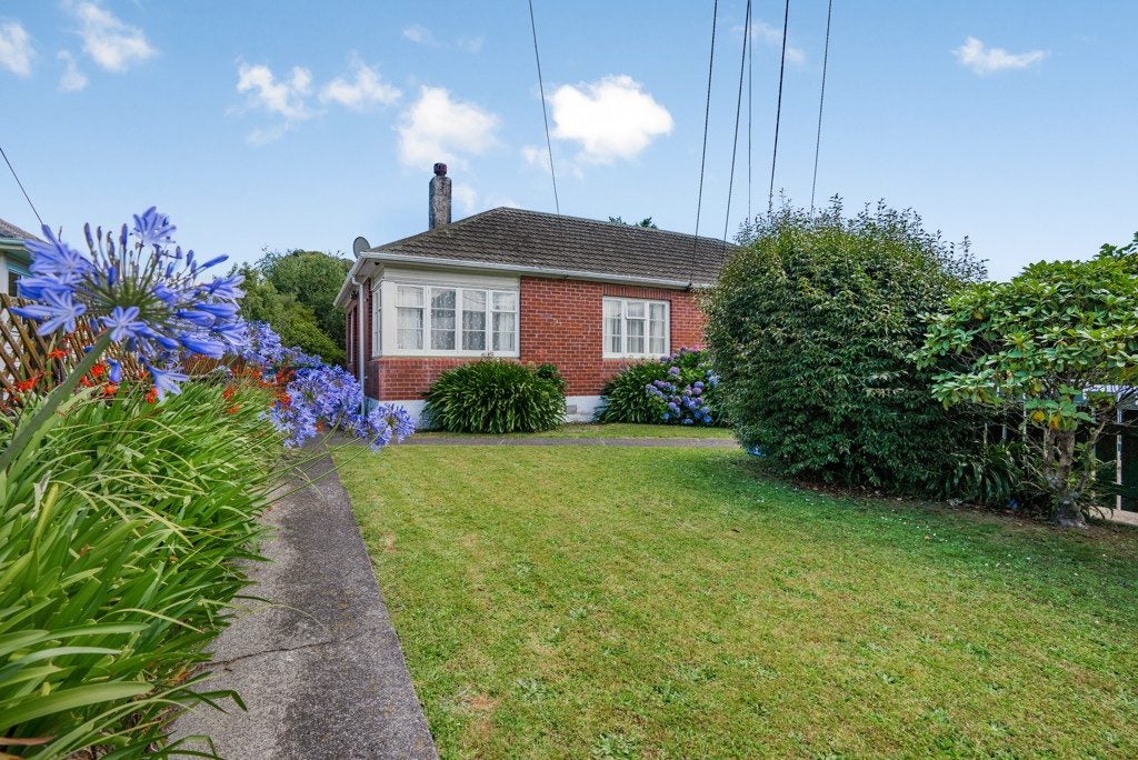 49 Pilcher Crescent, Naenae, Lower Hutt - Carousel 1