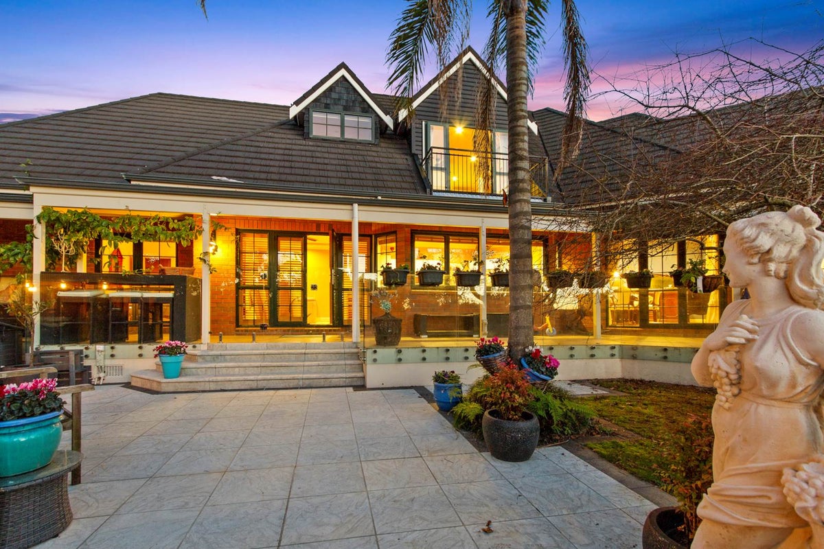 2 Manor Park, Sunnyhills, Auckland - Carousel 2
