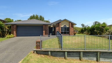 68 Rosella Drive, Welcome Bay, Tauranga - Carousel 1