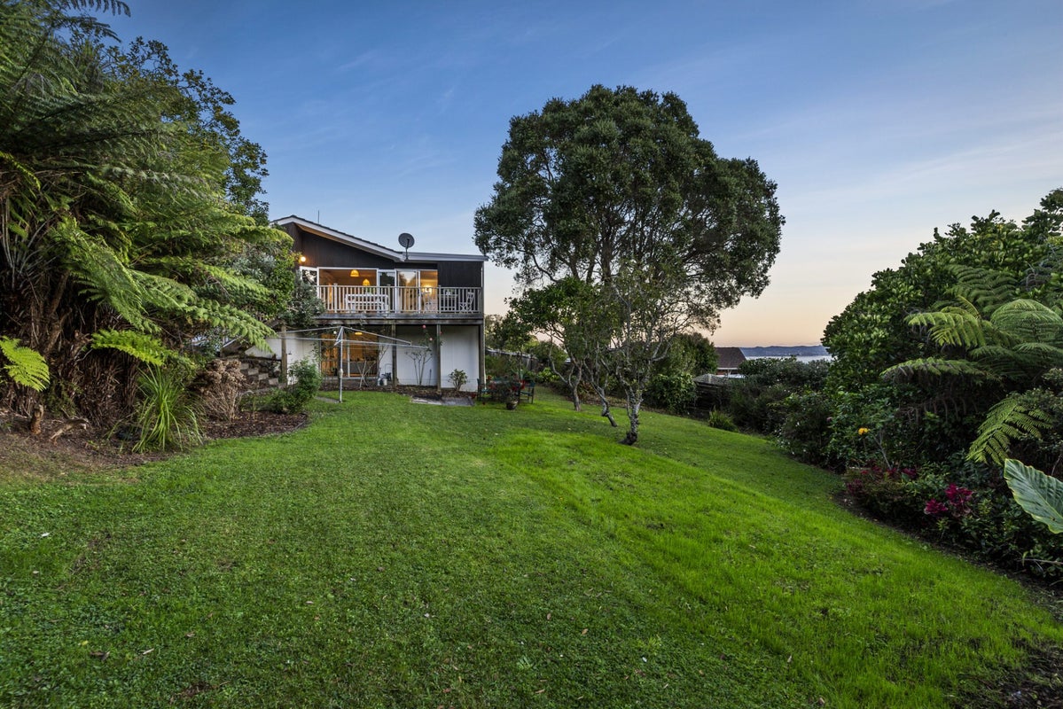 29 Sea Vista Avenue, Beach Haven, Auckland - Carousel 1