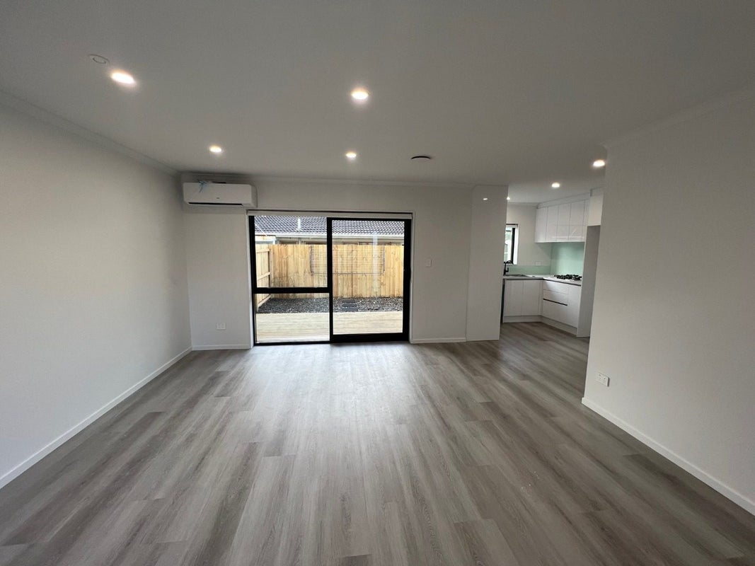 4/27 Wentworth Avenue, Papatoetoe, Auckland - Carousel 1