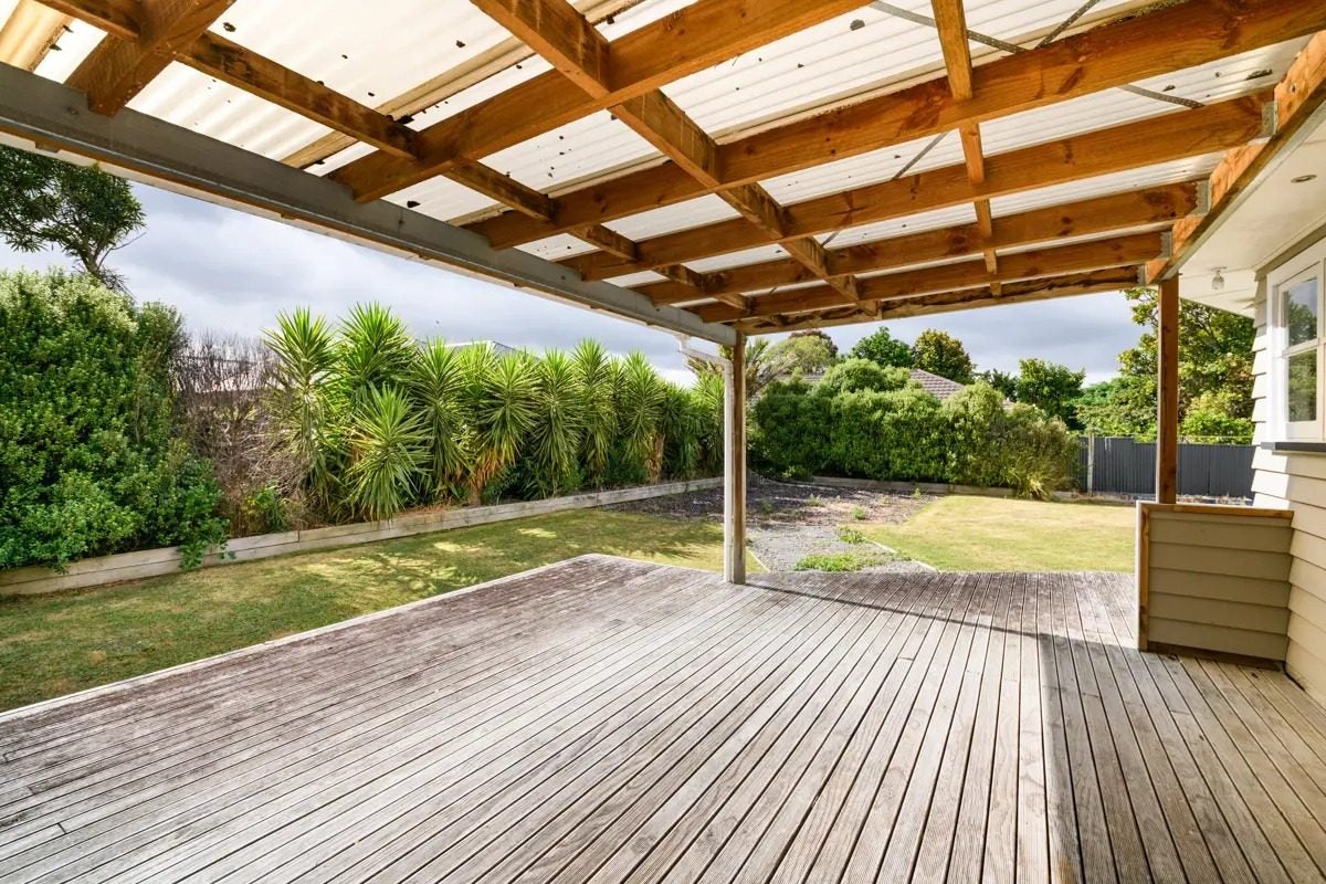 18 Woburn Place, Takaro, Palmerston North - Carousel 17