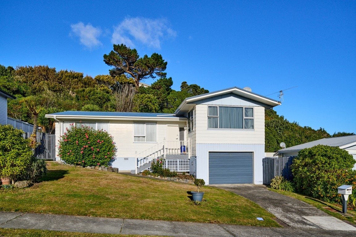 0 , Titahi Bay - Carousel 15