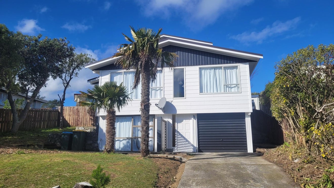 114 Gloaming Hill, Titahi Bay, Porirua - Carousel 1