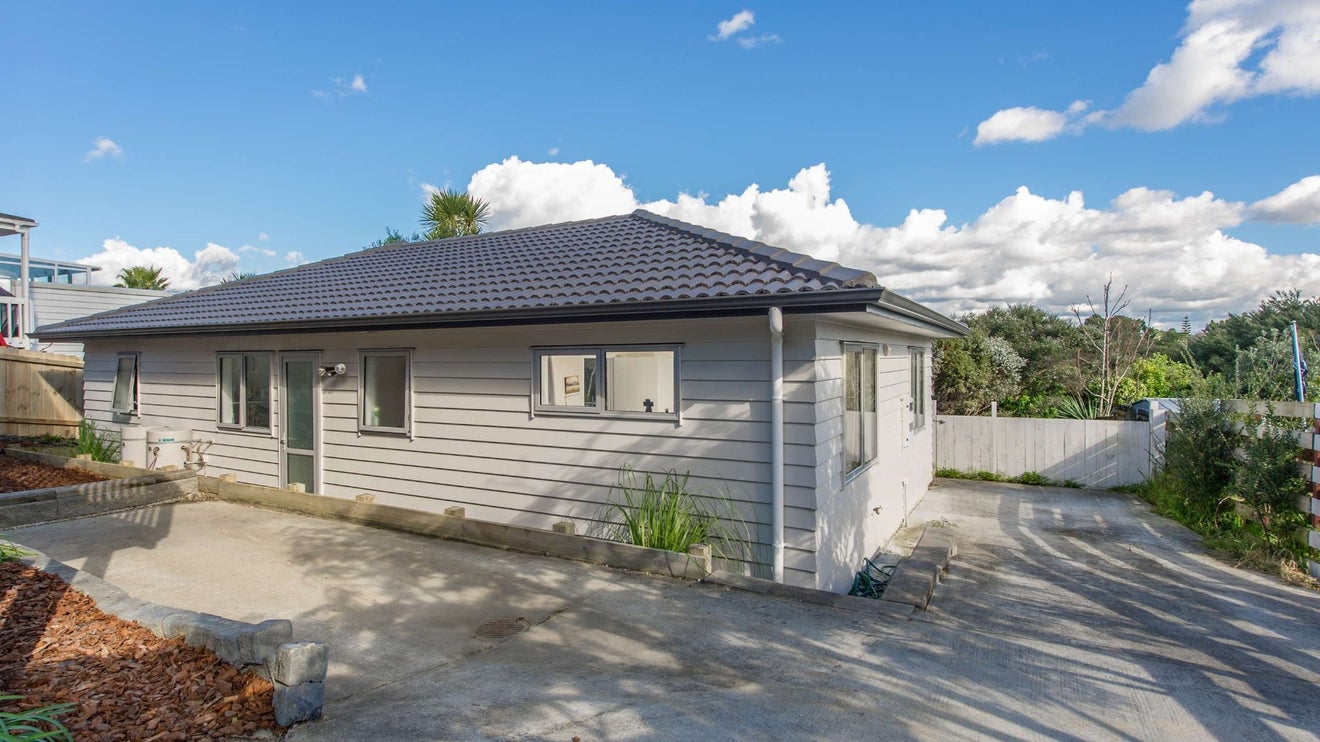 176A Bradbury Road, Highland Park, Auckland - Carousel 1