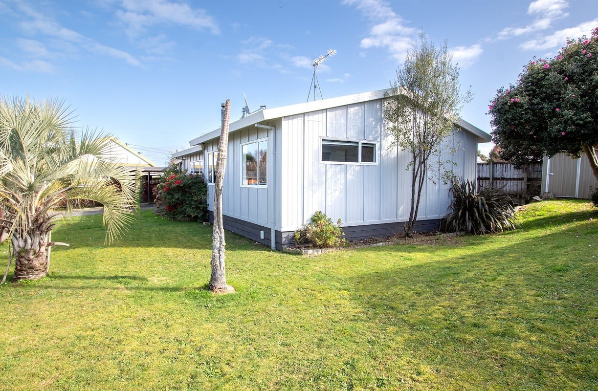 11 Vennell Street, Leamington, Cambridge - Carousel 1